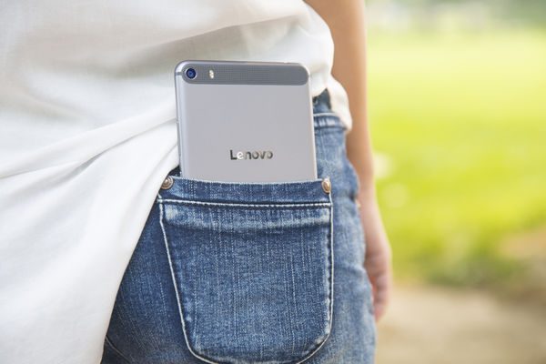 Lenovo Phab & Phab Plus: Νέα Τεράστια Phablets Που Παριστάνουν Τα Κινητά